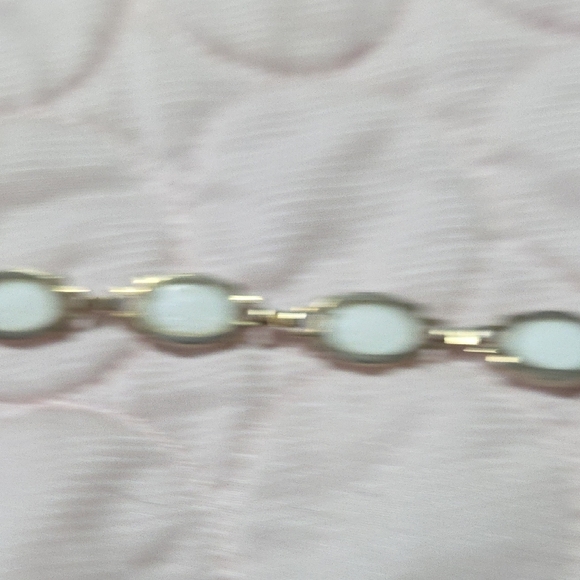 Elegant Gold and White Bracelet - Picture 8 of 8